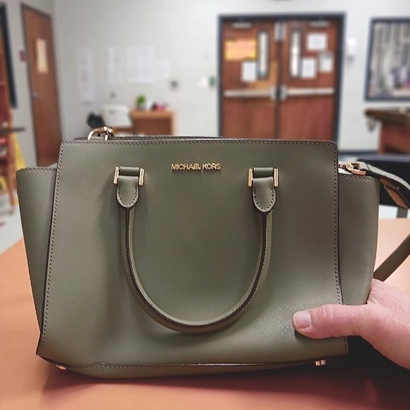 Light Green Leather Michael Kors Purse - Picture 1 of 3